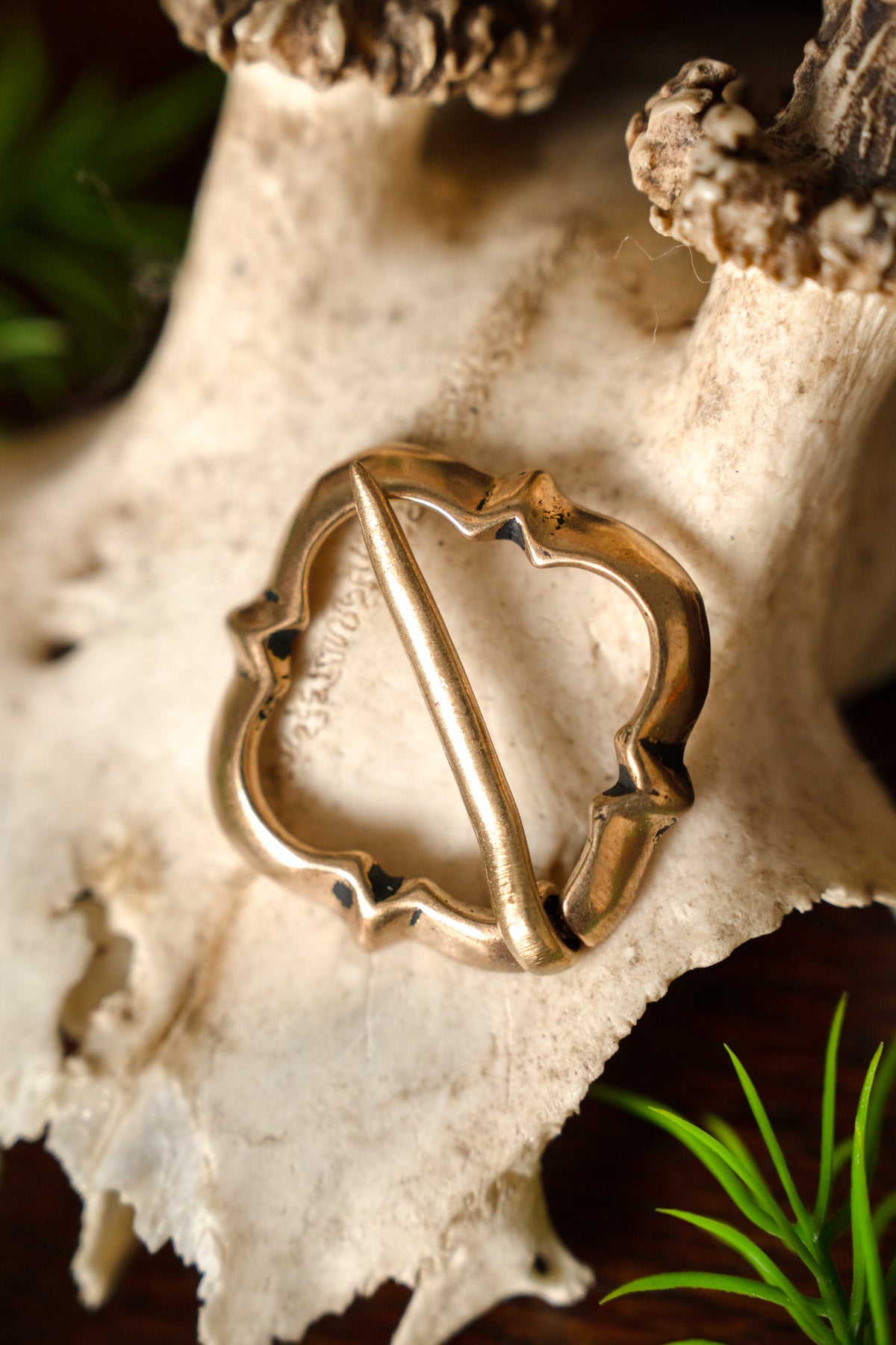 Broche medieval Eva de Reims, bronce