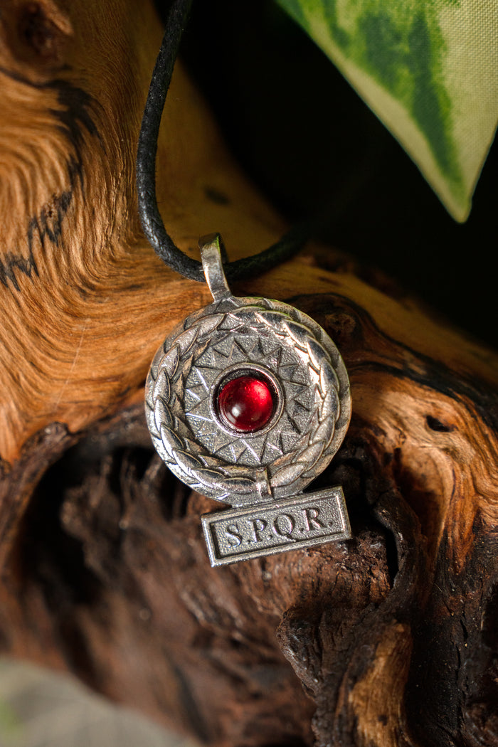 SPQR hanger, rood, tin