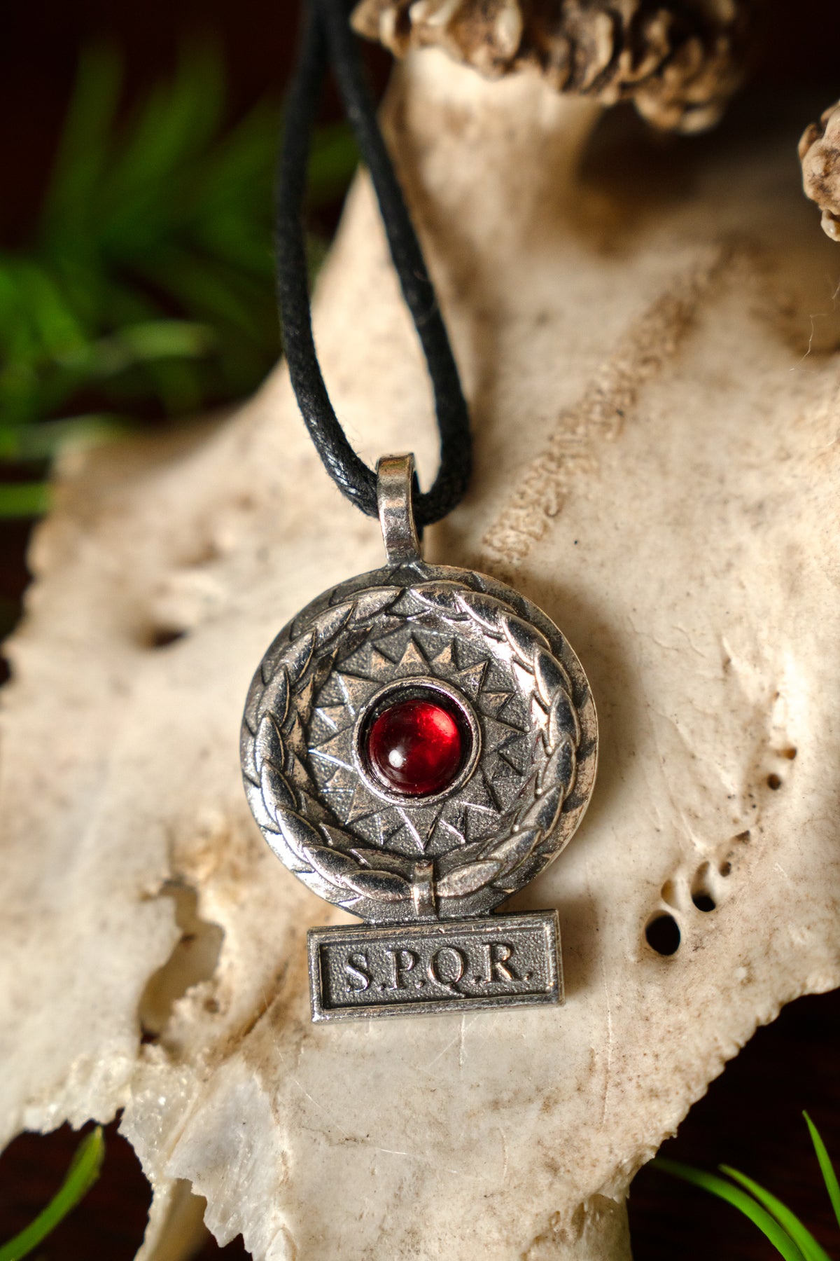 SPQR hanger, rood, tin