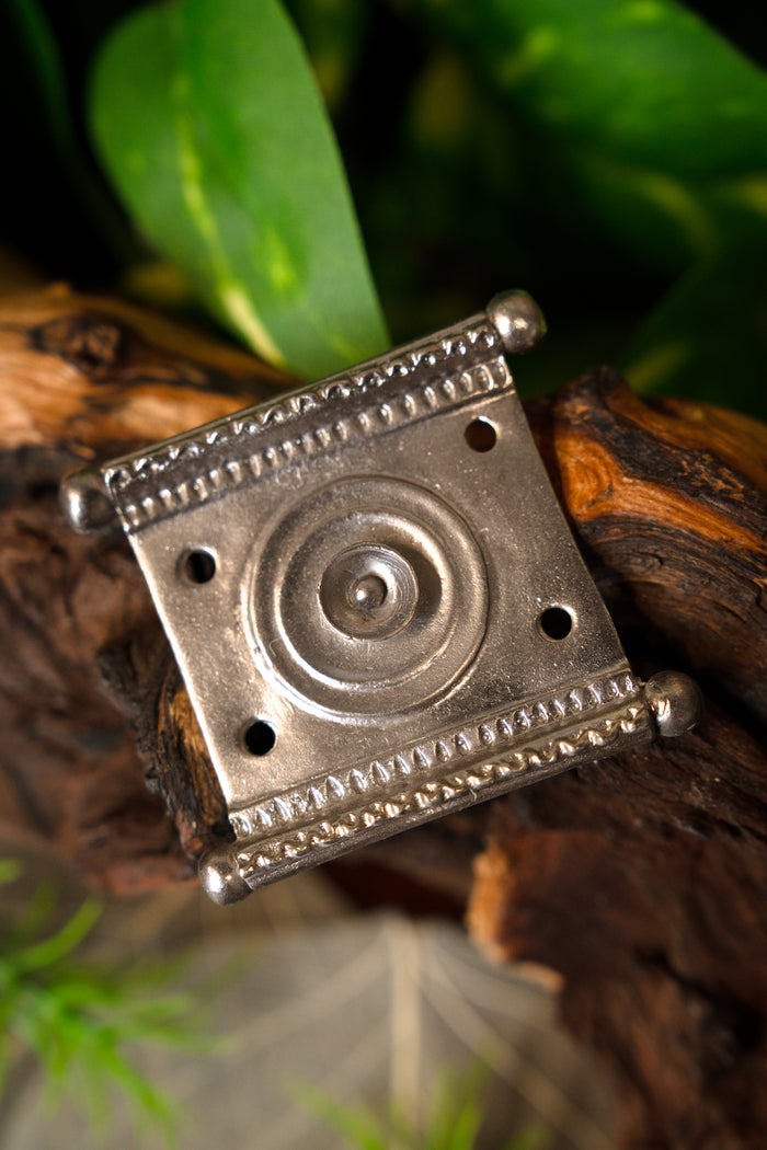 Garniture de ceinture romaine de Tekija, en laiton étamé