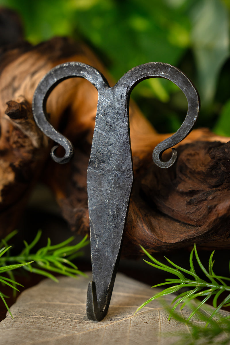 Håndsmedet keltisk bæltekrog