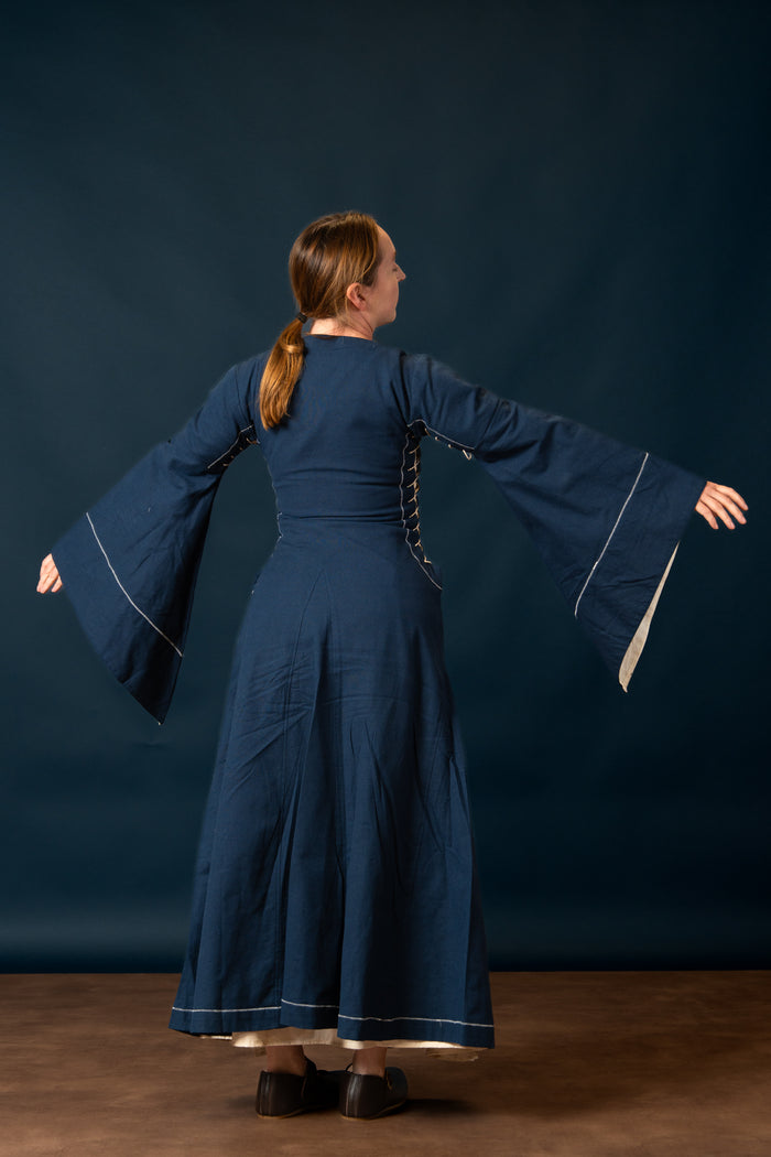 Bliaut medieval Amal, azul e branco