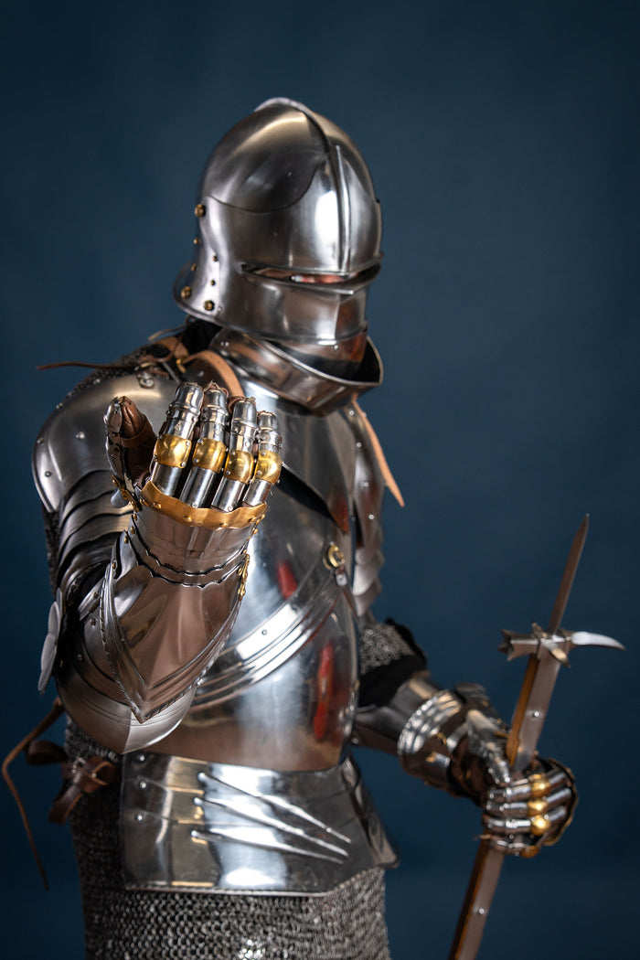 Luksuriøse gotiske panserhandsker, 1450–1500, messing, 1,2 mm