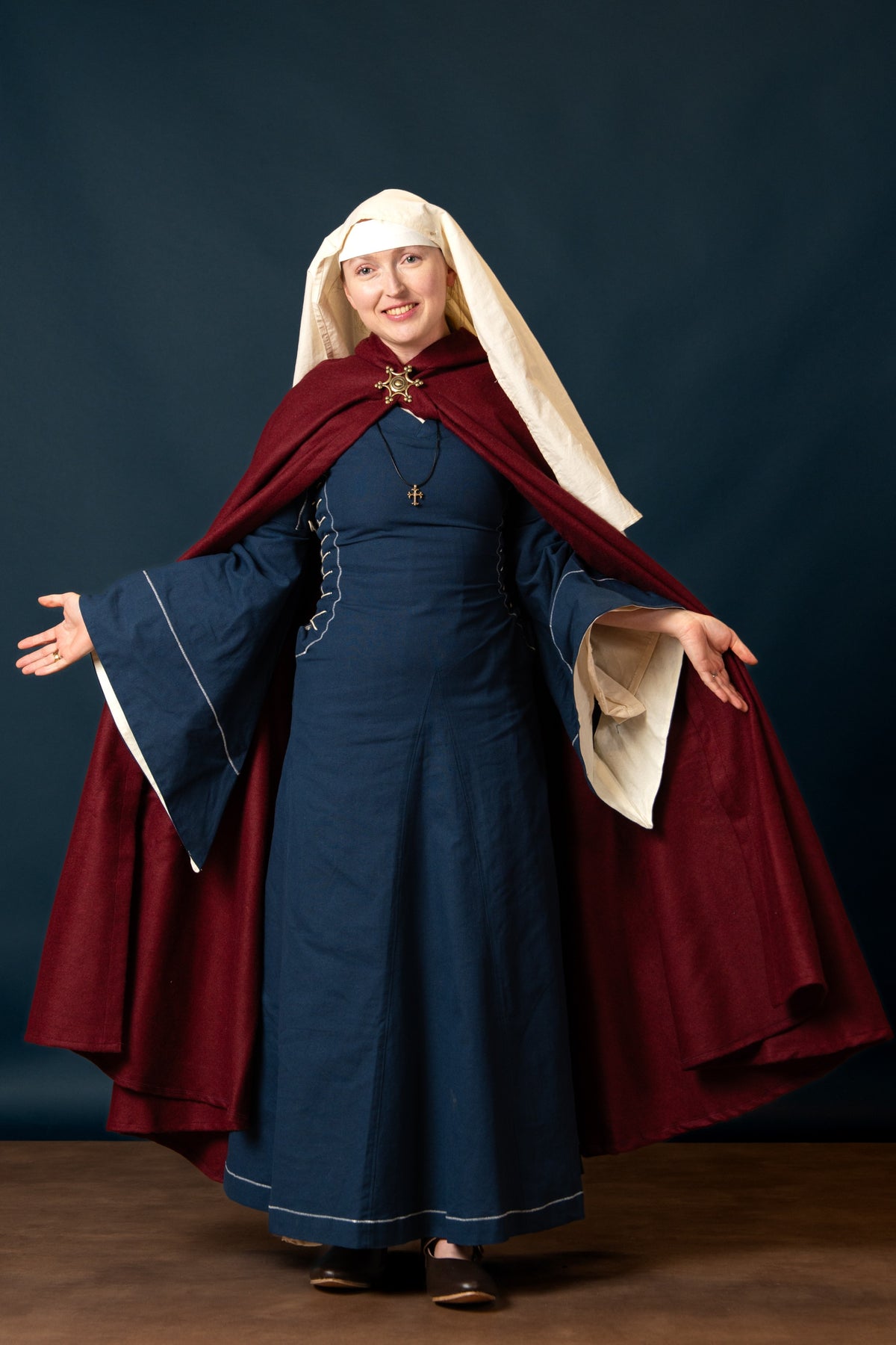 Bliaut medieval Amal, azul e branco