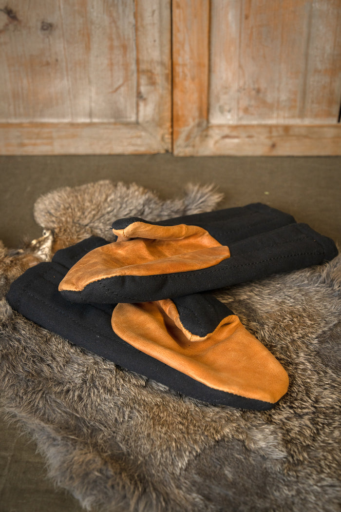 Gevoerde wanten, muffs voor reenactment, zwart