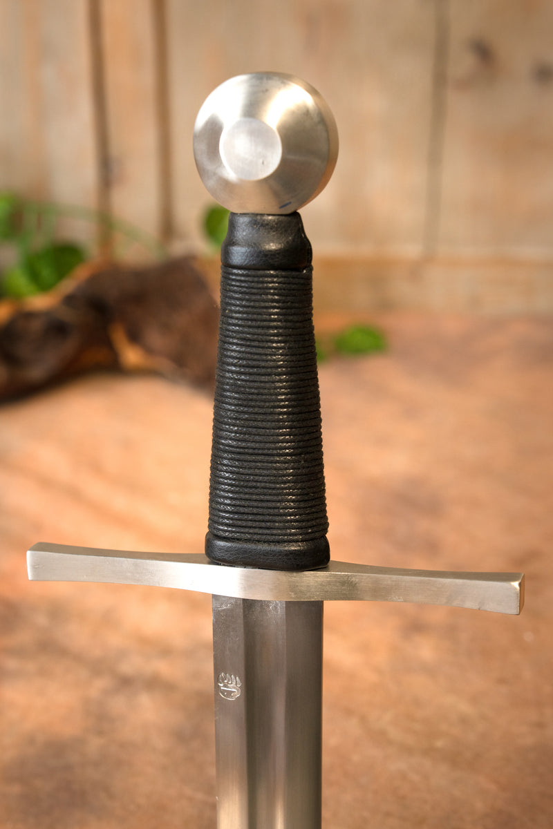 Medeltida enhandsvärd Oakeshott typ XII, skarpt