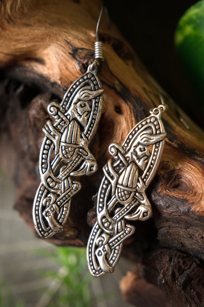 Gammalirländska örhängen, försilvrad brons