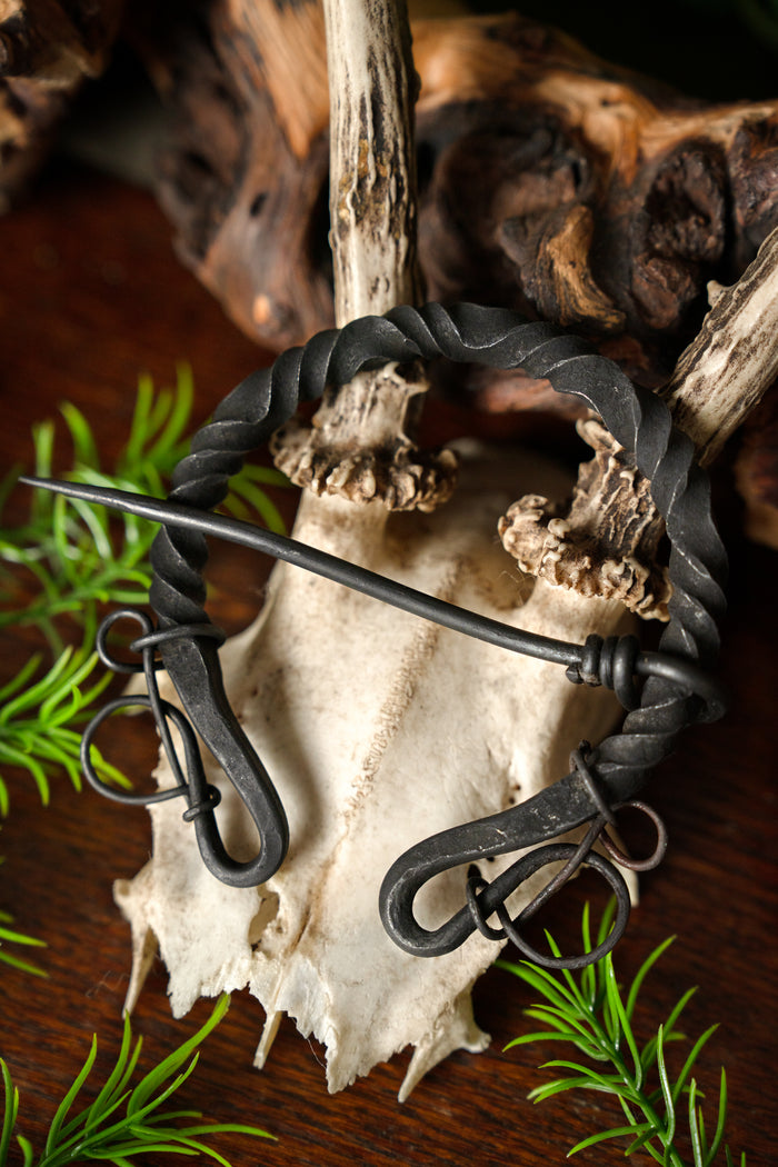 Luxury ring brooch, iron