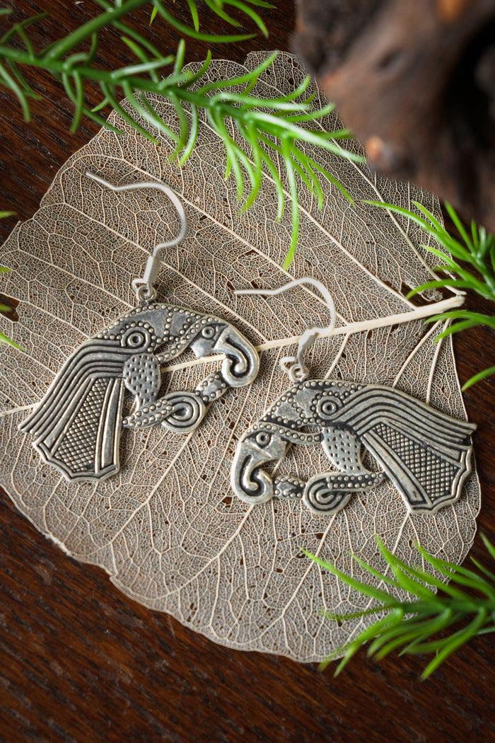 Kolczyki – germański kruk, posrebrzany brąz