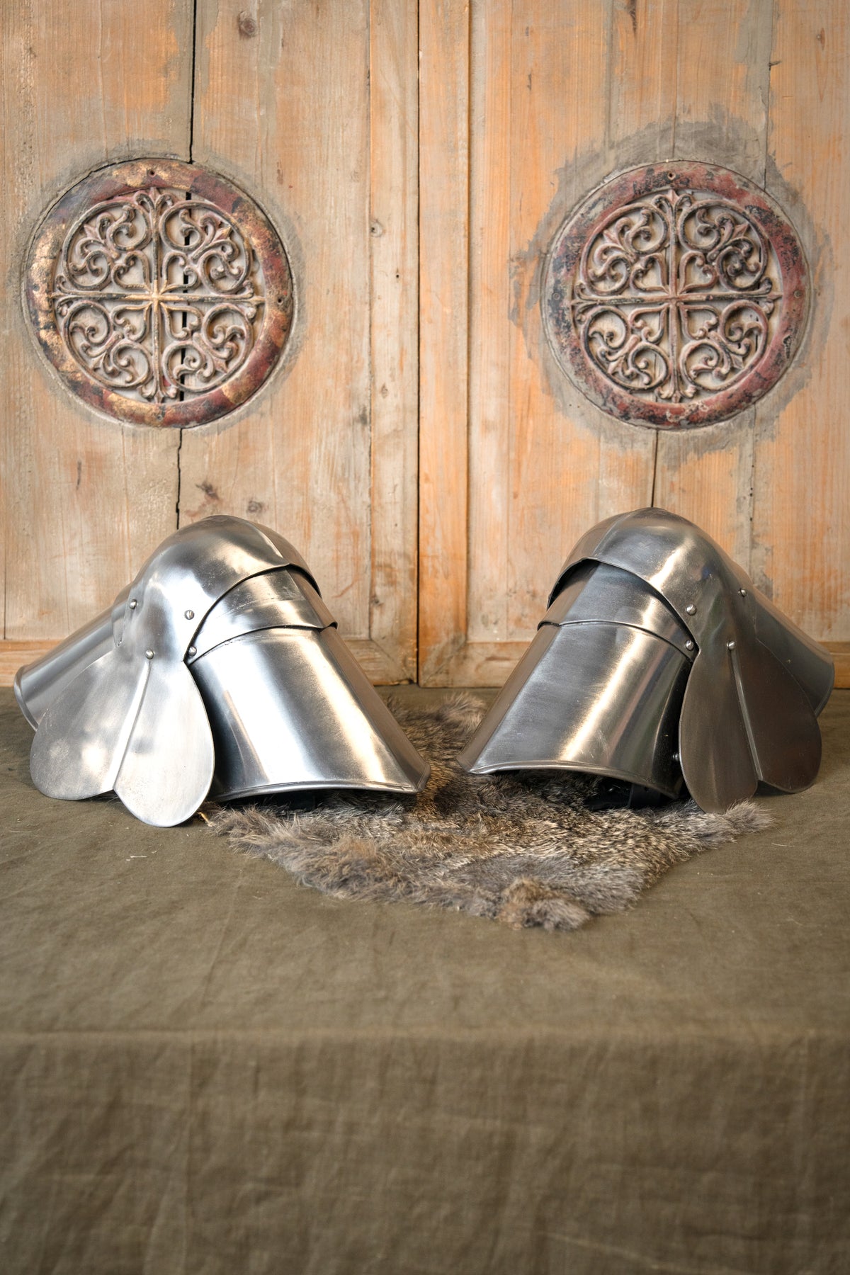 15e eeuwse poleyns, beenstukken met rondels, 1.6 mm