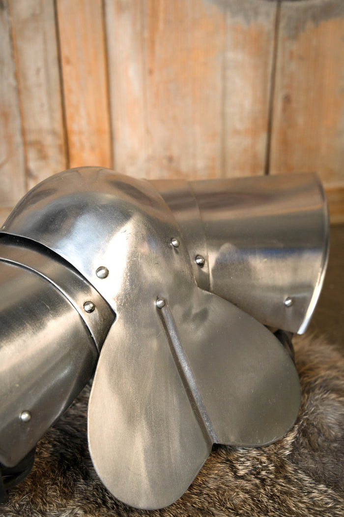 15e eeuwse poleyns, beenstukken met rondels, 1.6 mm