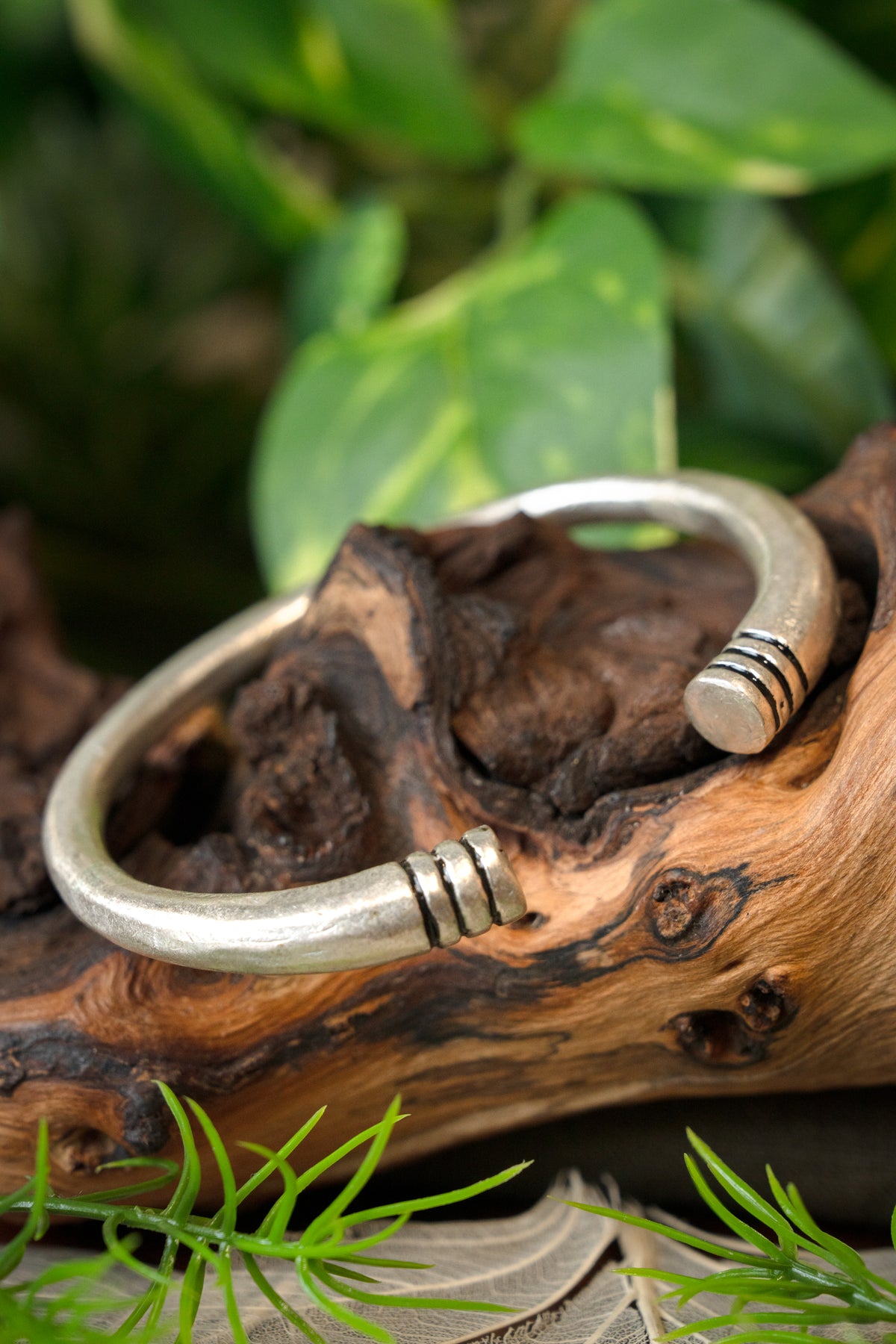 Merovingiskt armband, försilvrad brons