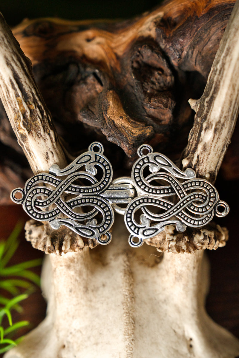 Fermeture de manteau Midgardslang style Urnes, bronze argenté