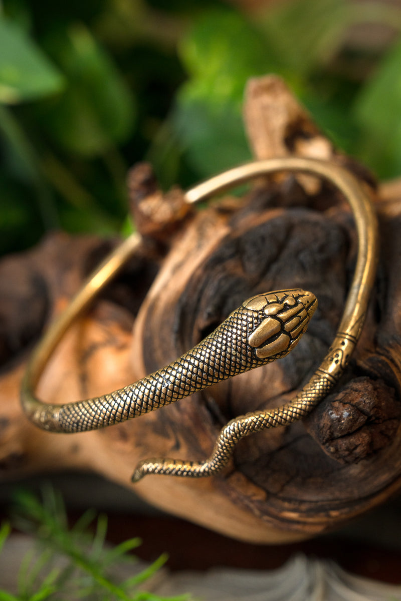 Roman upper arm bracelet with snake Pompeii, bronze