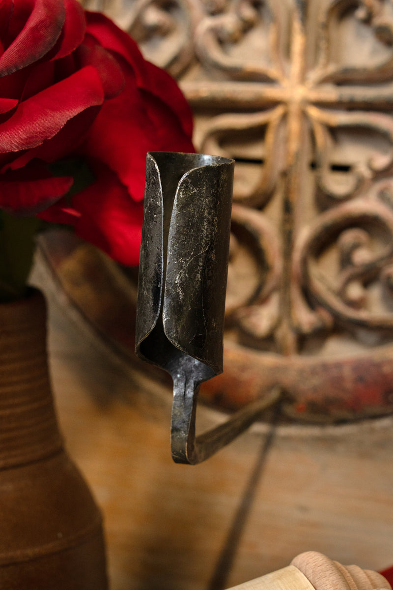 Średniowieczny świecznik (gięty)