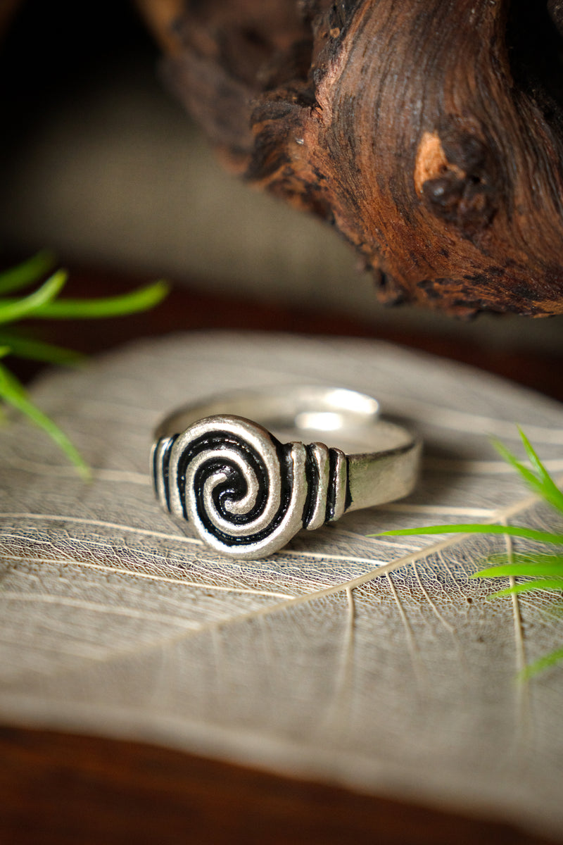 Angelsächsischer Ring aus dem 7. bis 8. Jahrhundert, versilberte Bronze