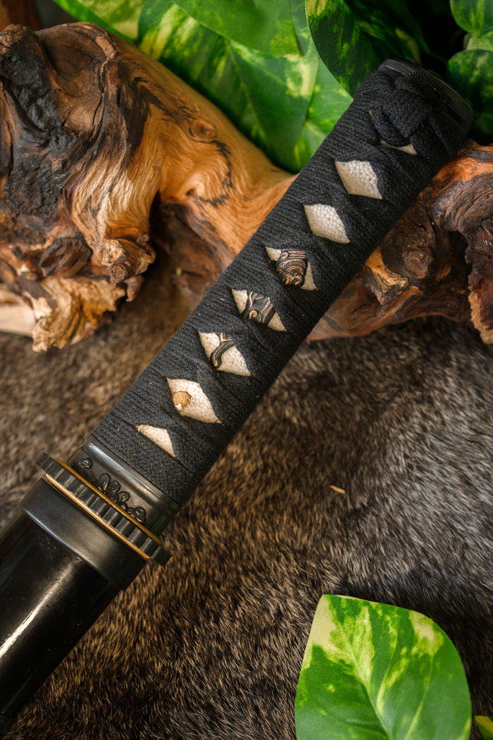 John Lee Aikuchi tanto, afilado