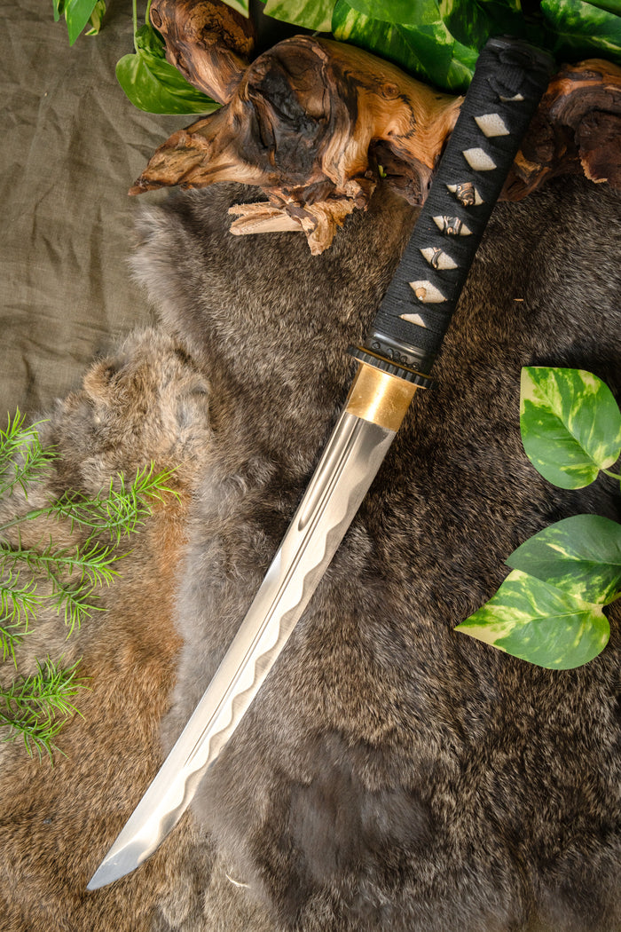 John Lee Aikuchi tanto, afilado