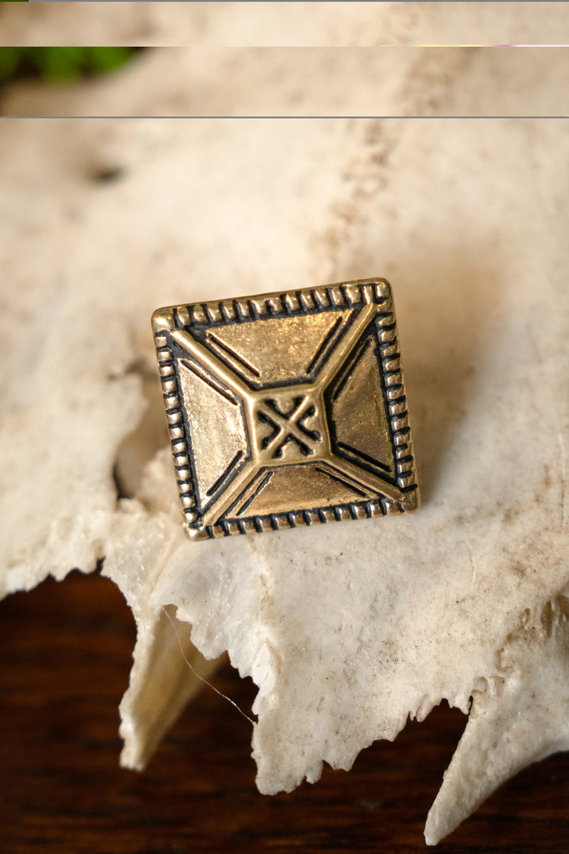 Garniture de ceinture pyramidale du XIVe siècle