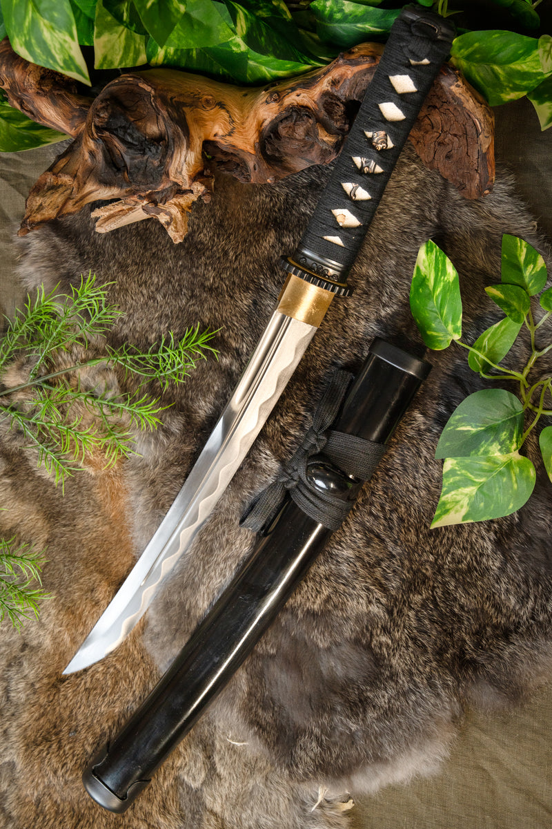 John Lee Aikuchi Tanto, scharf