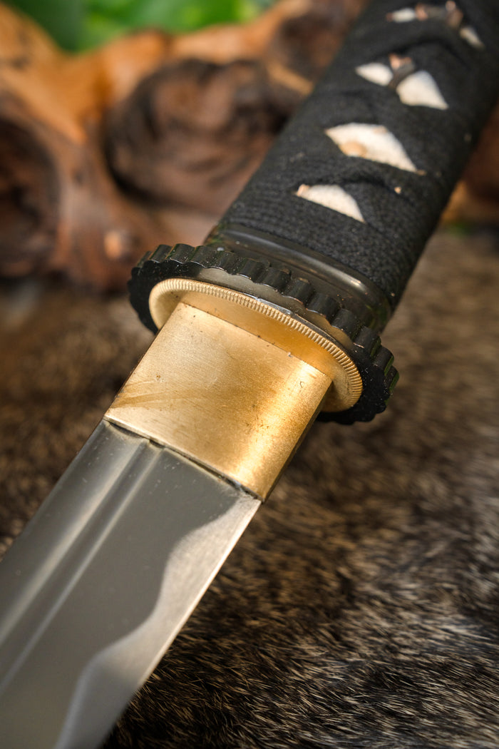 John Lee Aikuchi tanto, afilado