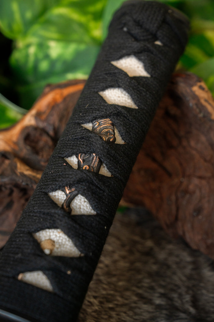 John Lee Aikuchi tanto, afilado