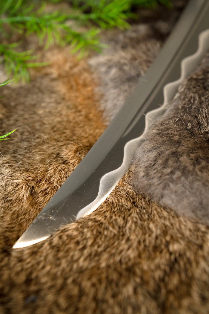 John Lee Aikuchi tanto, afilado