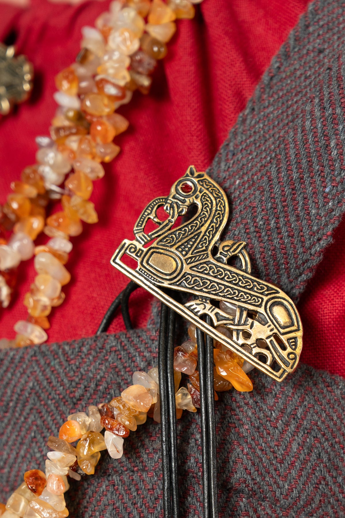 Vendel paarden broche Birka, rechts, brons