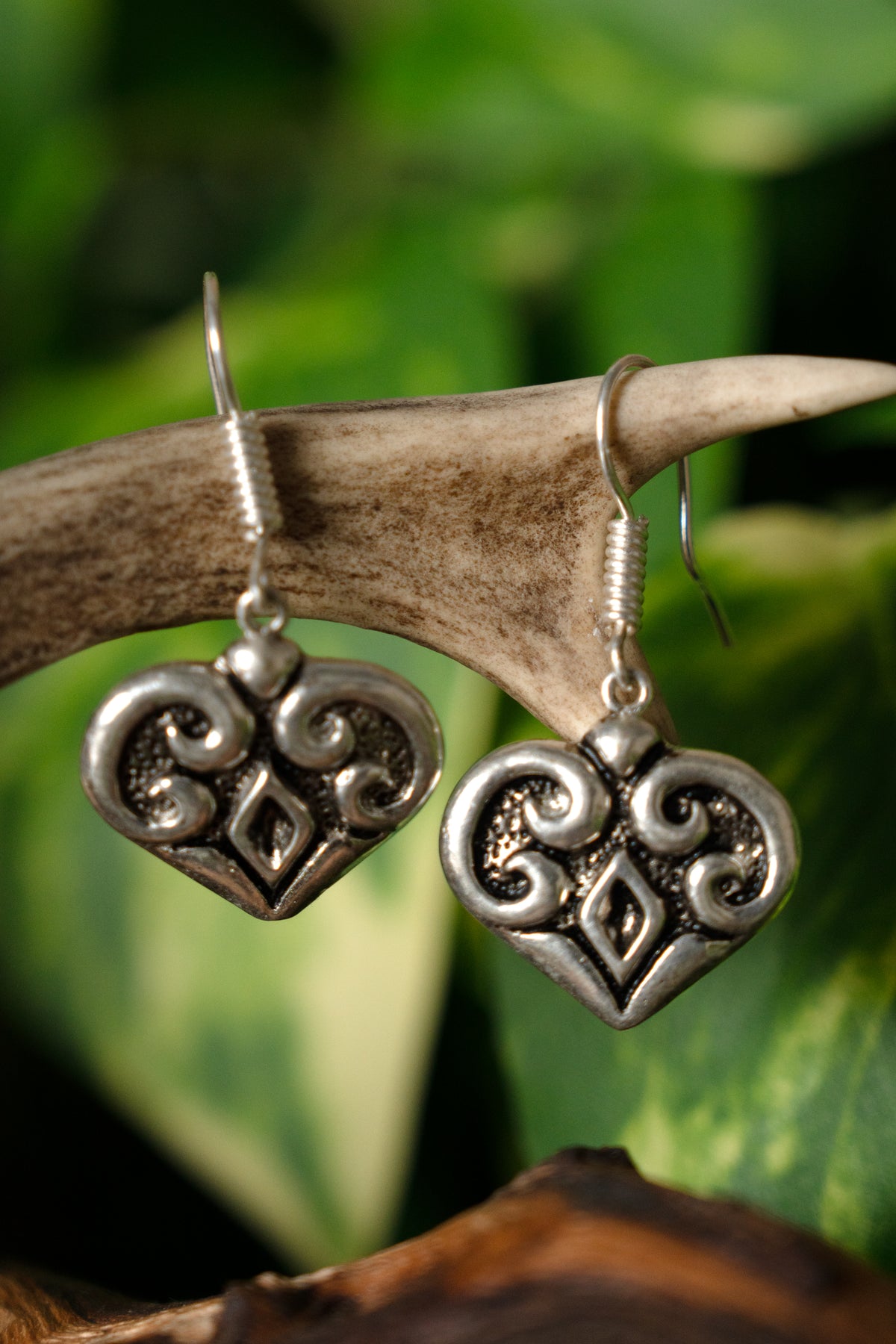 Magyarische Ohrringe, versilberte Bronze