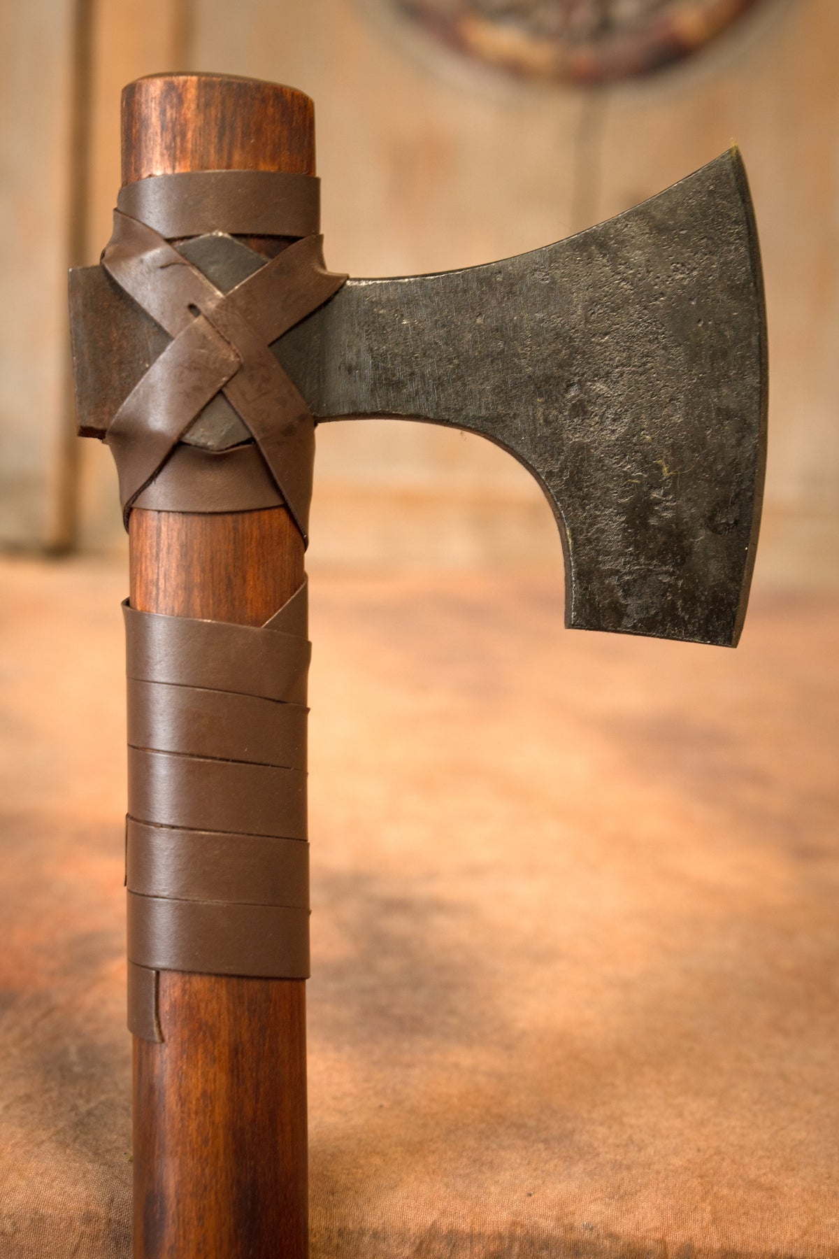 Huskarl skeggox avec runes, type B, semi-tranchant