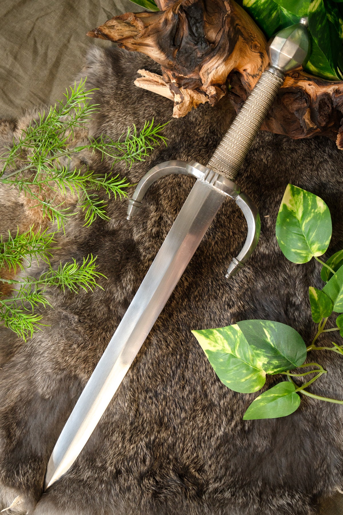 Main gauche, halvskarp