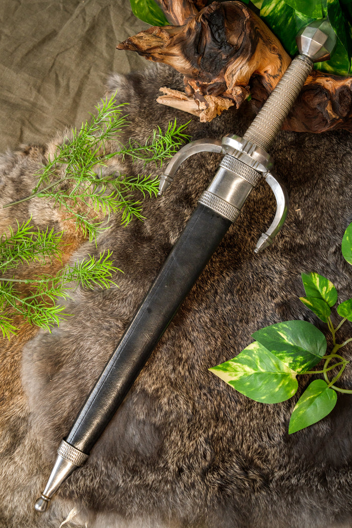 Main gauche, halvskarp