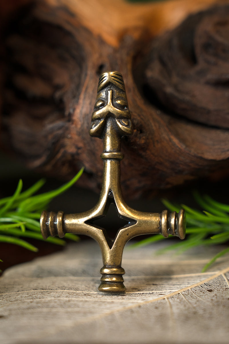 Torshammare med vargkors, mässing, zamak