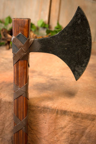 Daneaxe Ragnar with runes, type M, semi sharp