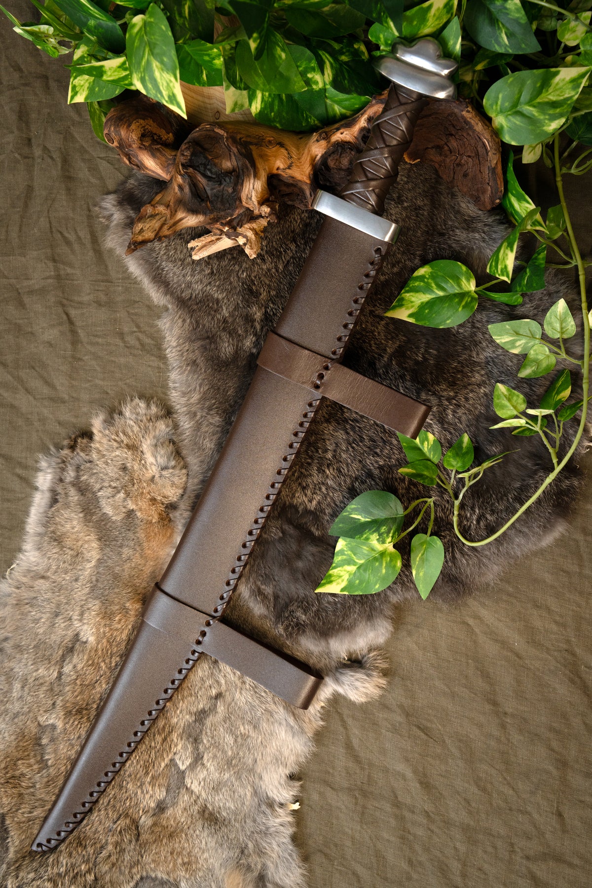 Beagnoth sax med runor, halvvass