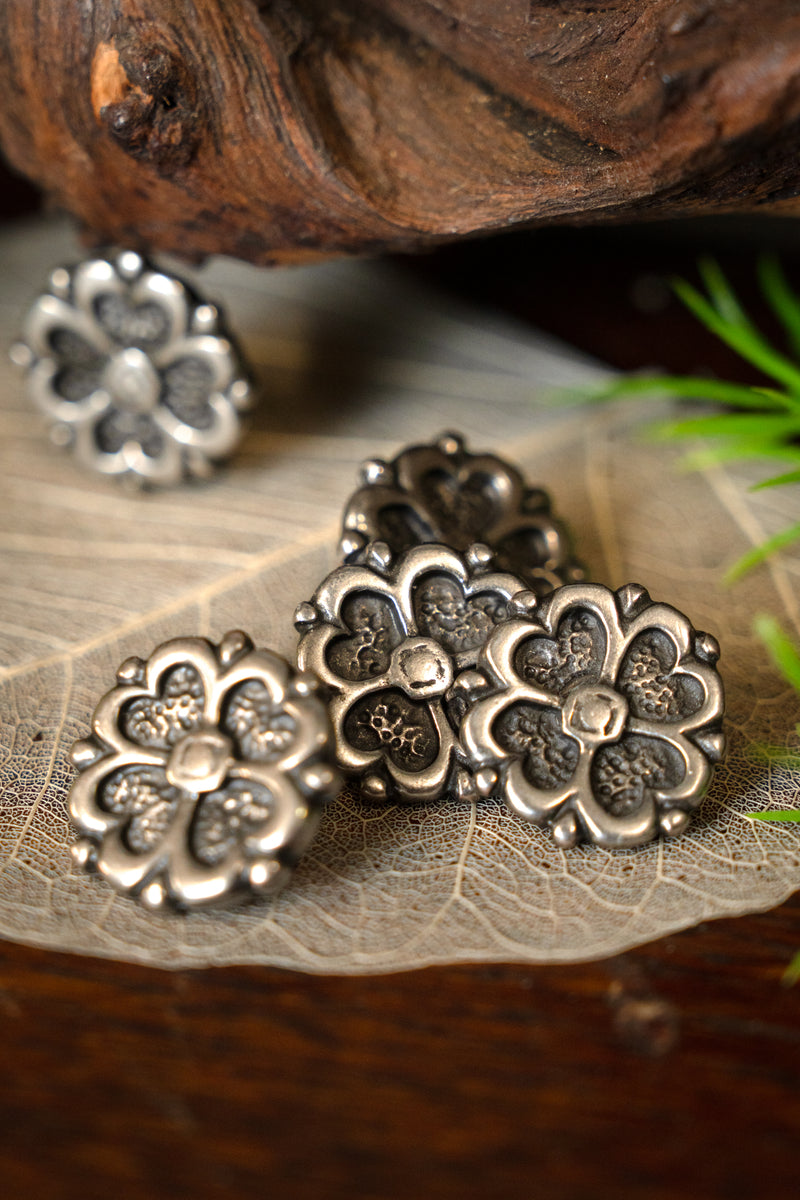 Apliques de cinturón con rosa (set de 5), siglo XVI, plateado