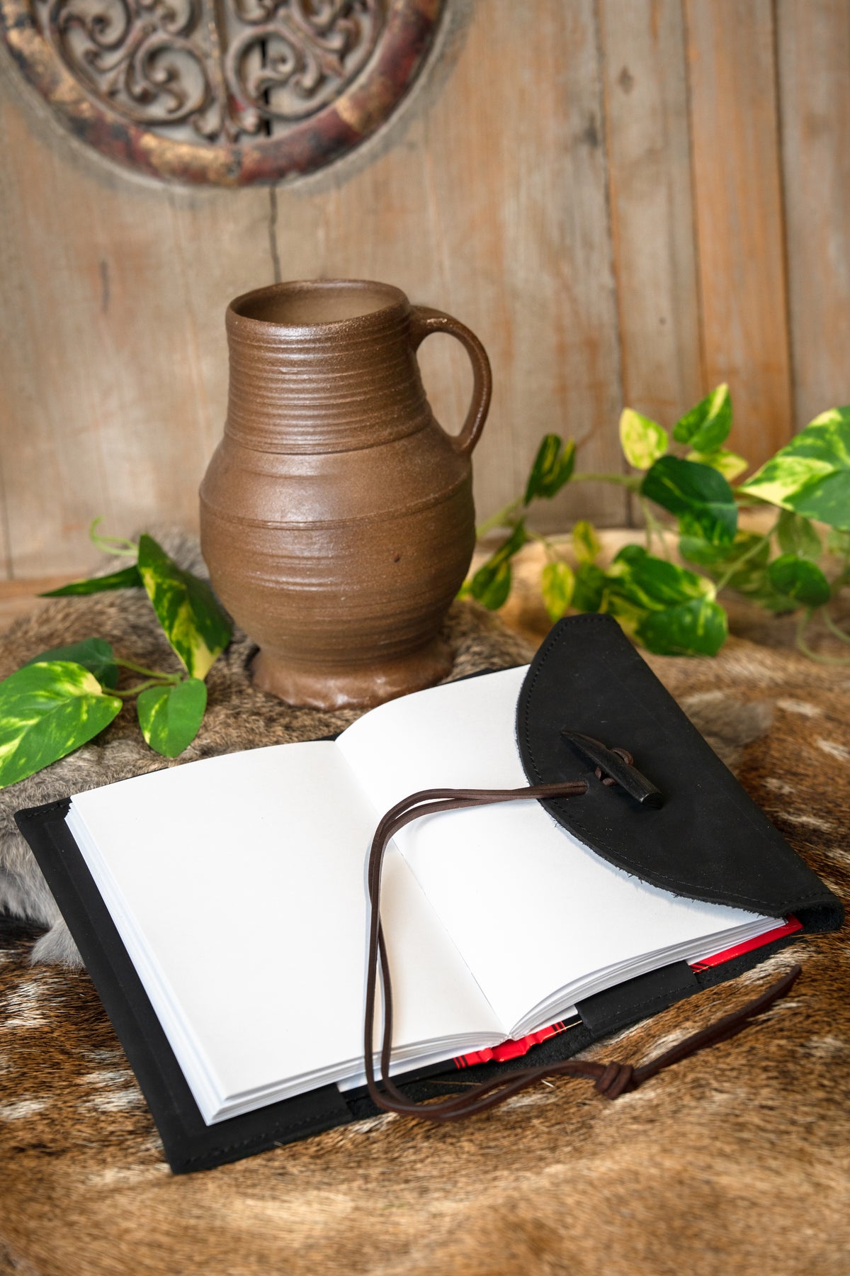 Notizbuch mit Lederumschlag, schwarz, Größe M