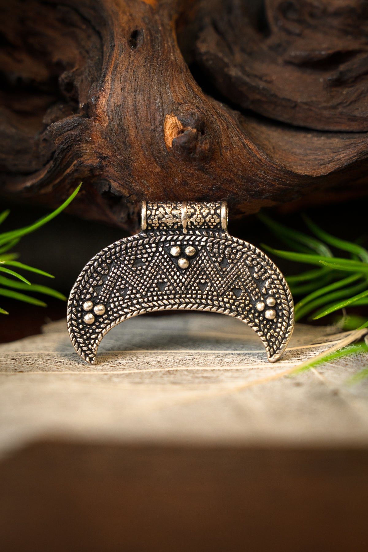 Amuleto lunula Rusvik pequeño, bronce plateado