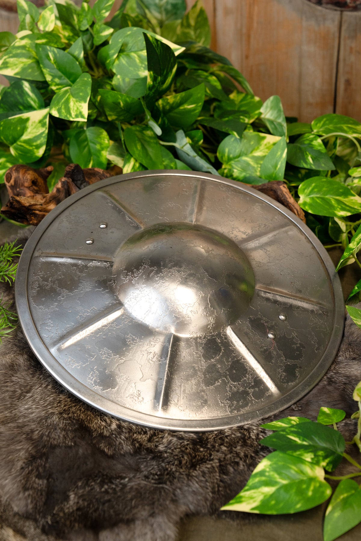 Średniowieczna tarcza puklerz patynowana, typ IA