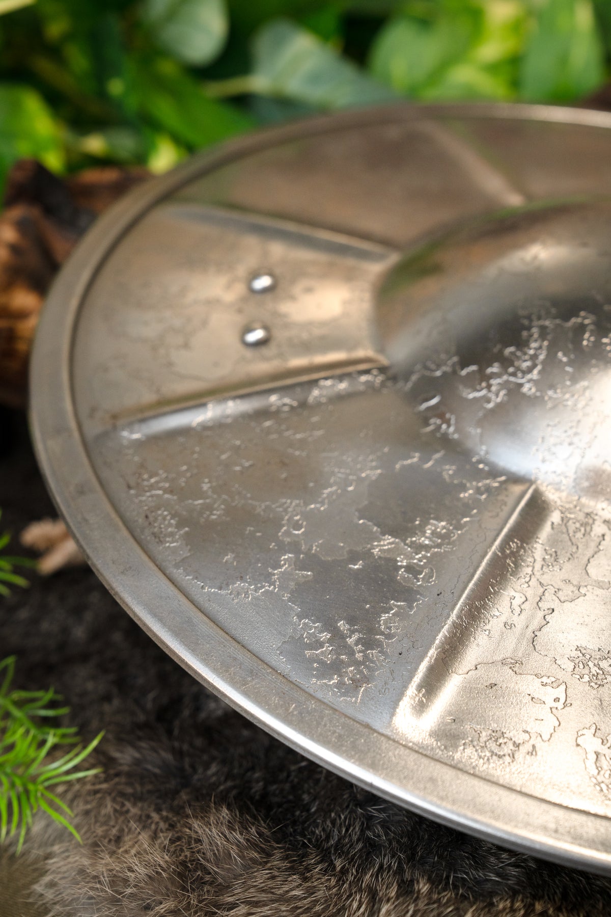 Średniowieczna tarcza puklerz patynowana, typ IA