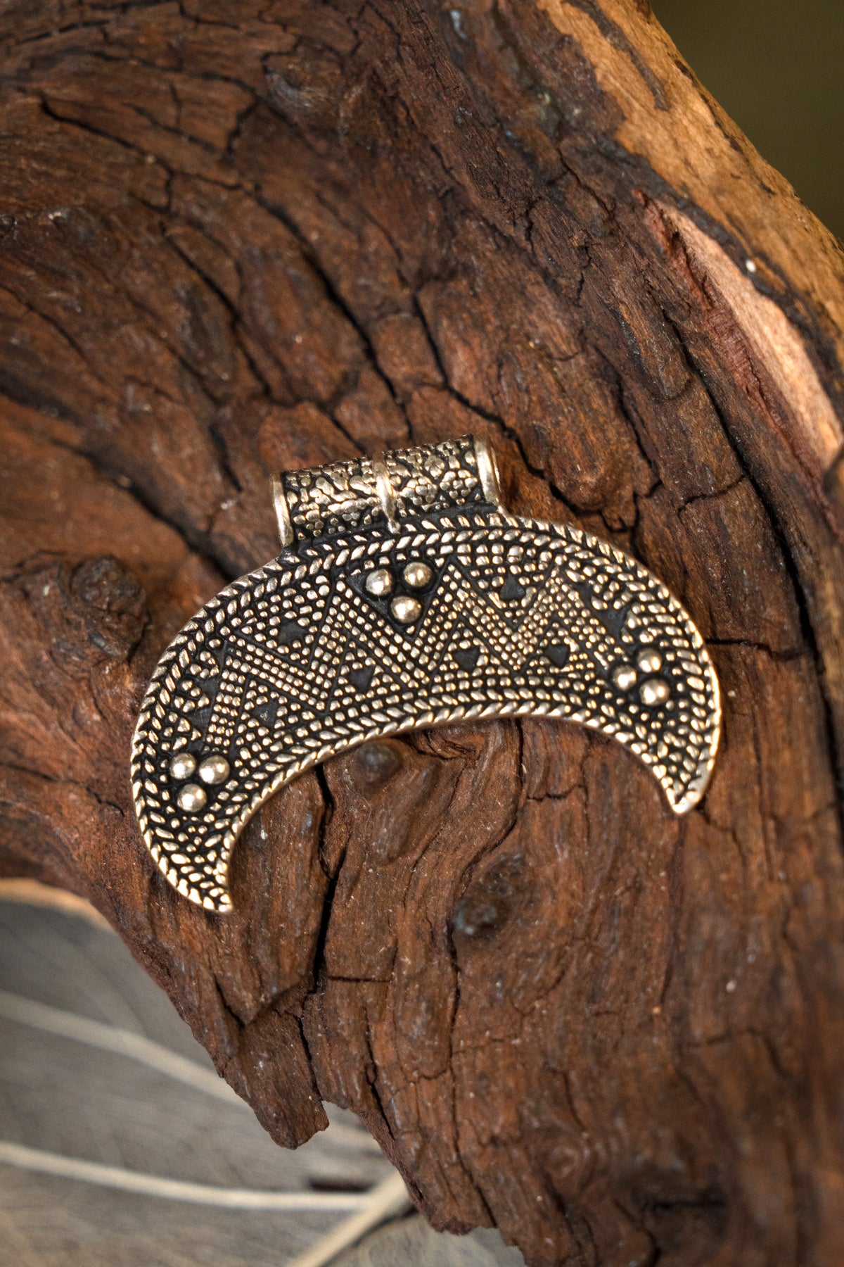 Amuleto lunula Rusvik pequeño, bronce plateado