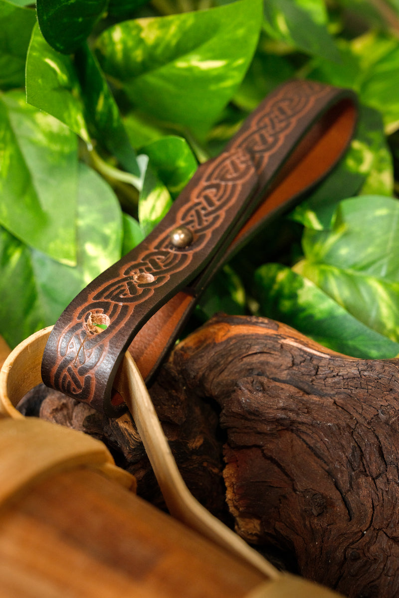 Keltischer Becherhalter für Gürtel, braun