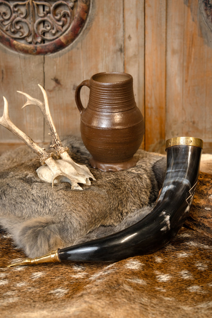 Drinking horn with valknut and brass fittings, 300-500 ml