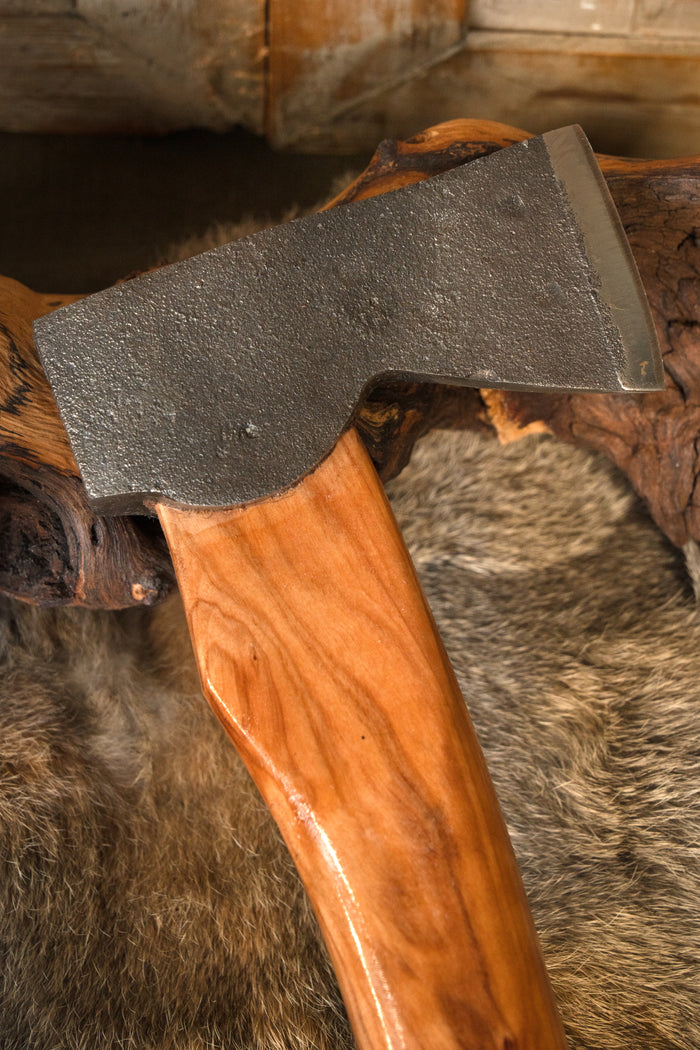 Tradycyjna siekiera outdoorowa, półostra