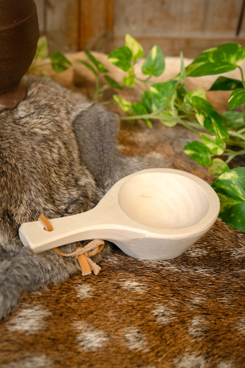 Schöpfkelle mit Lederband