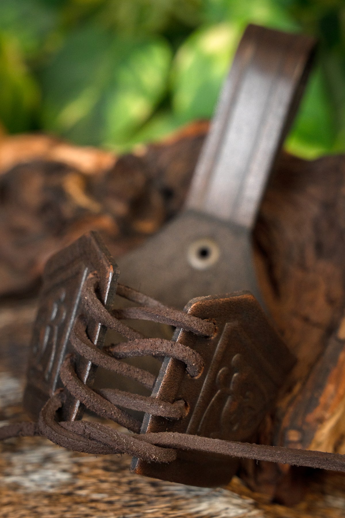 Drinking horn belt holder Castagir red