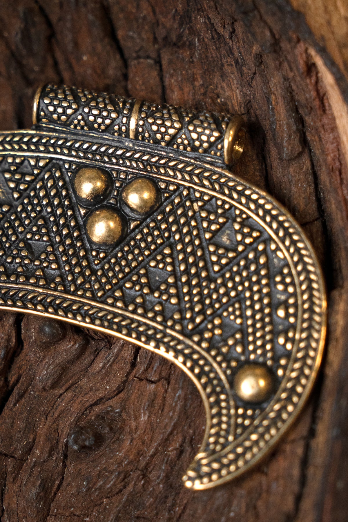 Rusvik lunula amulett, stor, brons