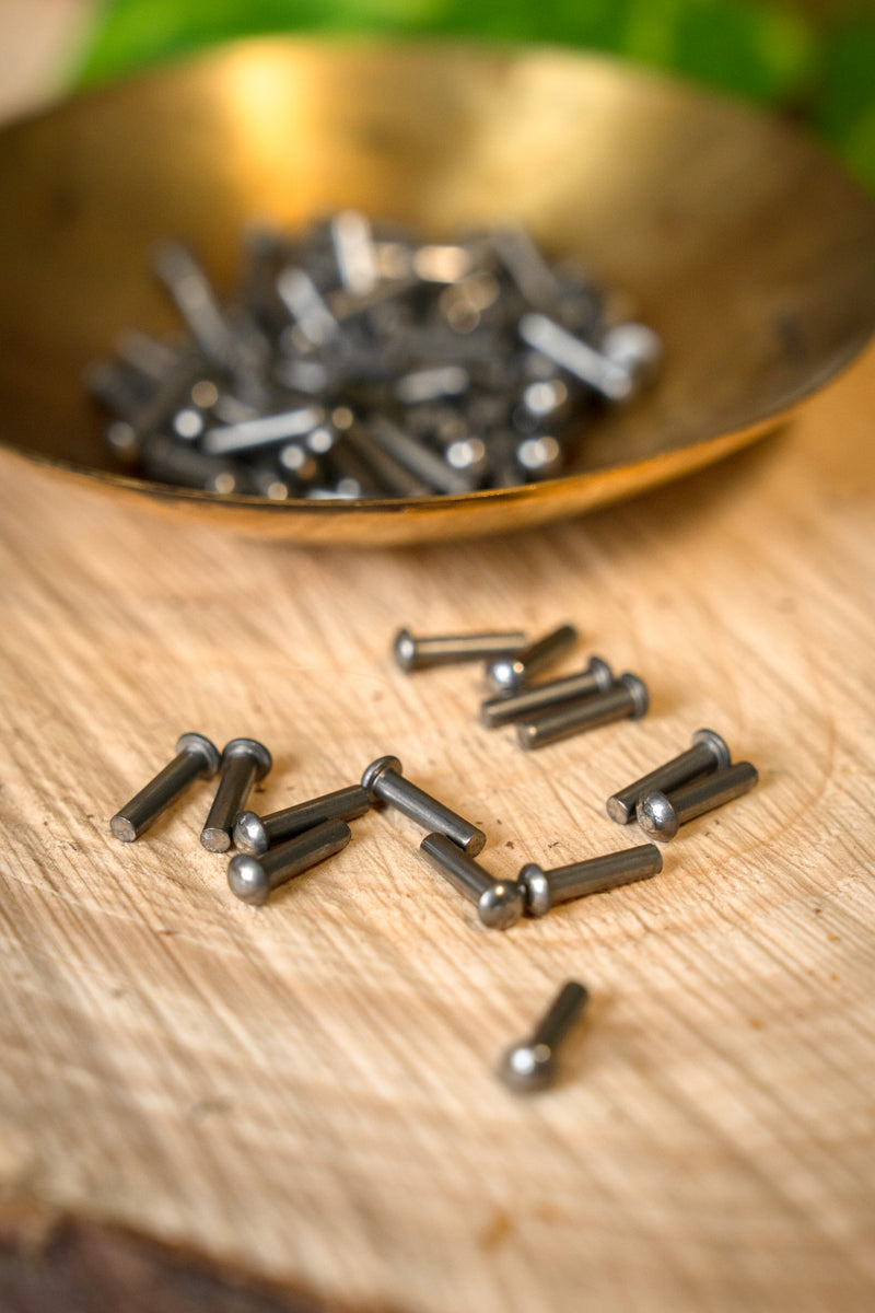 100 Stahlnieten, 8 mm