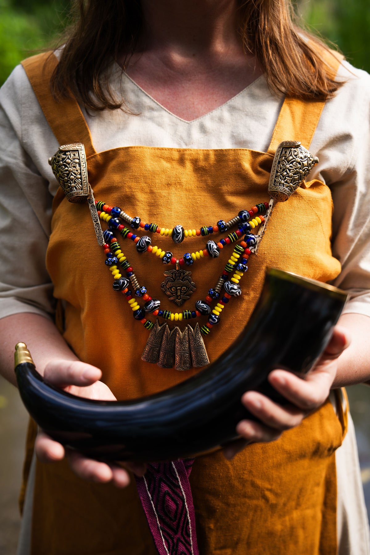 Brosza tarczowata z głowami zwierząt Gotland, brąz