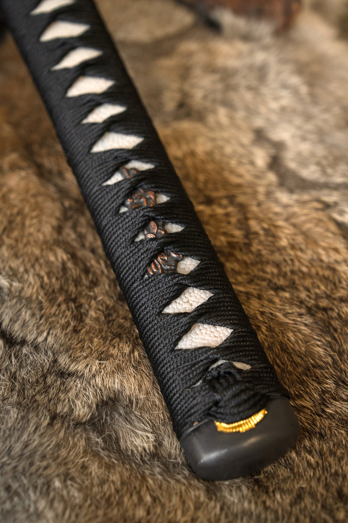 Czarna uprząż na katanę